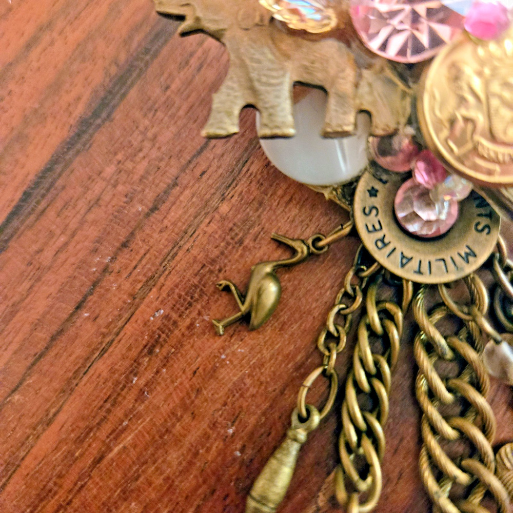 Vintage Lisa Carlson bronze dangle animal theme brooch with buttons pink beads - Picture 9 of 16